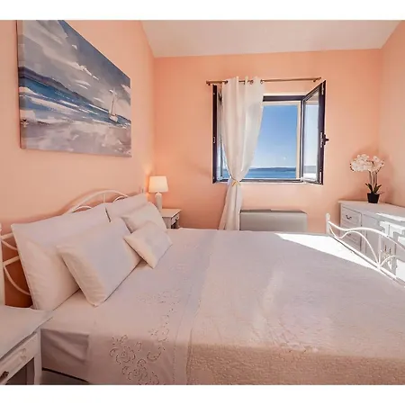 Amazing In Kastel Kambelovac With 4 Bedrooms, Sauna And Outdoor Swimming Pool Kaštela