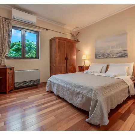 Amazing In Kastel Kambelovac With 4 Bedrooms, Sauna And Outdoor Swimming Pool Dom wakacyjny Kaštela