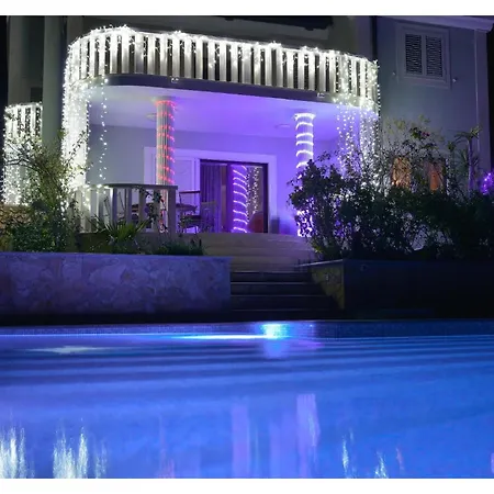 Amazing In Kastel Kambelovac With 4 Bedrooms, Sauna And Outdoor Swimming Pool Dom wakacyjny