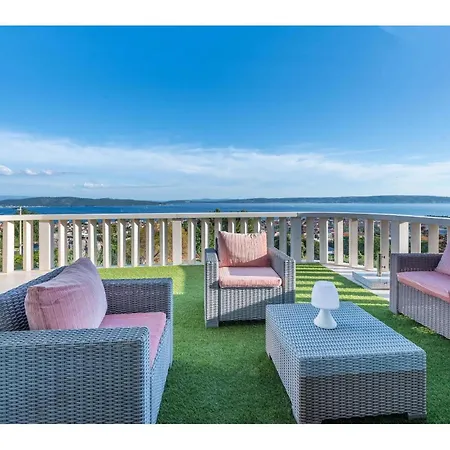 Amazing In Kastel Kambelovac With 4 Bedrooms, Sauna And Outdoor Swimming Pool Kaštela