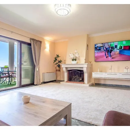 Amazing In Kastel Kambelovac With 4 Bedrooms, Sauna And Outdoor Swimming Pool * Kaštela