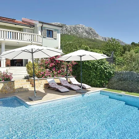 Amazing In Kastel Kambelovac With 4 Bedrooms, Sauna And Outdoor Swimming Pool * Kaštela