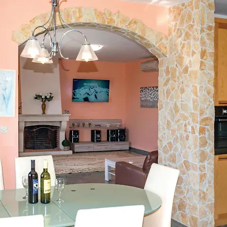 Luxurious In Kastel Kambelovac With Sauna *