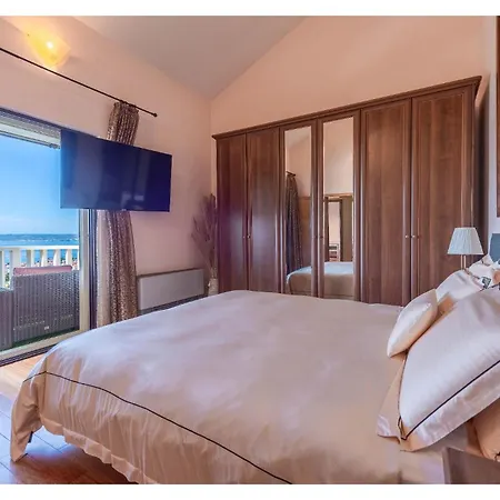 Luxurious In Kastel Kambelovac With Sauna *