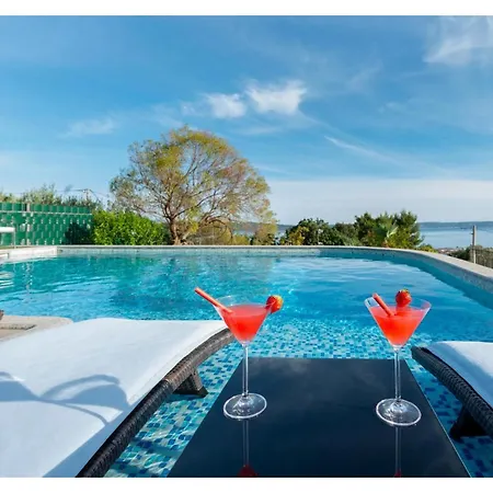 Luxurious In Kastel Kambelovac With Sauna