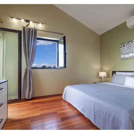 Luxurious In Kastel Kambelovac With Sauna